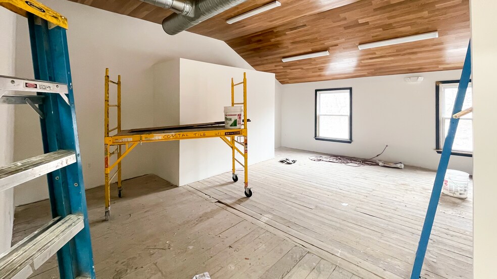 More Photos Of 554 Main St, Oakville Storefront Retail Office For Lease