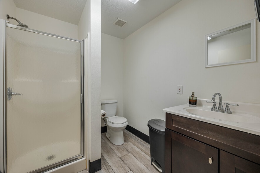 More Photos Of 174 NW 9th ave, Mulberry Distribution For Sale