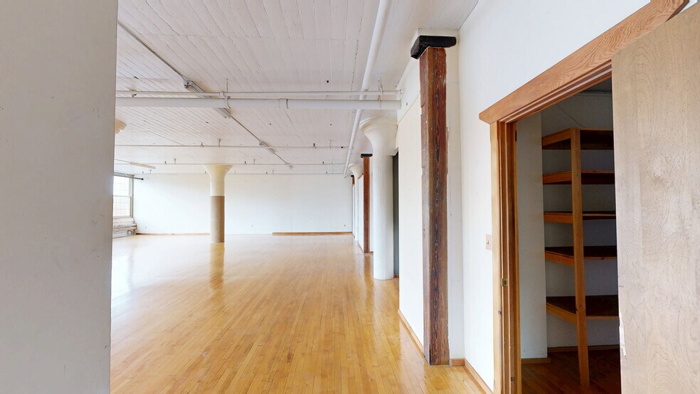 Primary Photo Of 221 Pine St, Florence Showroom For Lease