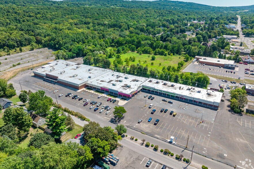 More Photos Of 5957-6003 S Salina St, Syracuse Storefront For Lease