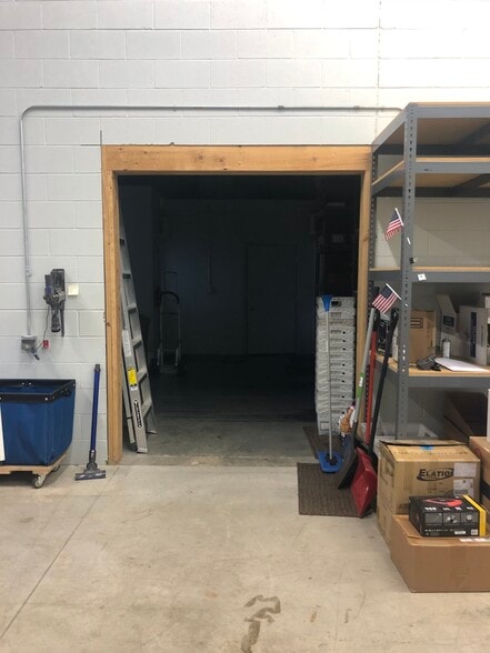 More Photos Of 2879-2893 Sanford Ave SW, Grandville Warehouse For Lease