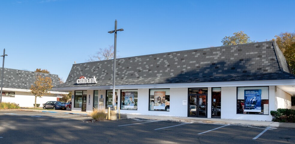 More Photos Of 1-1 Park Plz, Glen Head Unknown For Lease