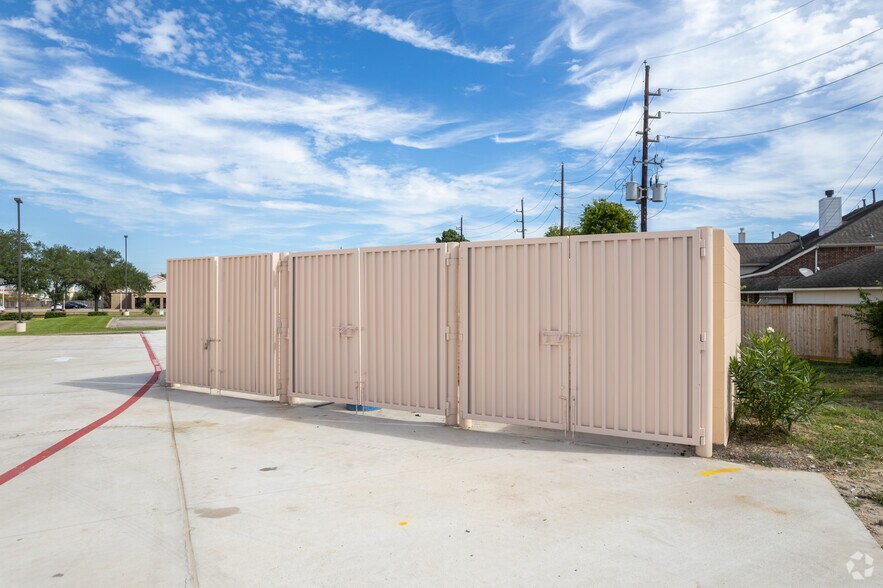 More Photos Of 8733 Hwy 6 S, Houston Restaurant For Lease