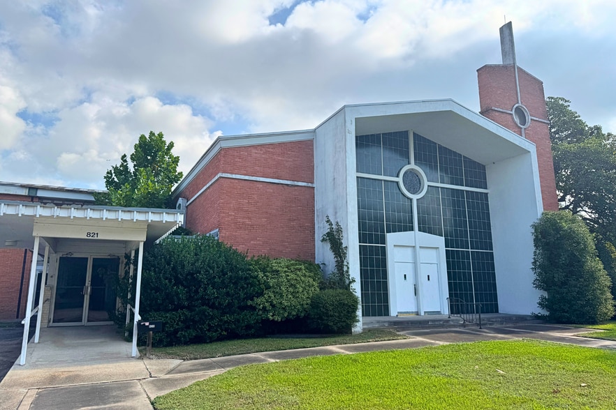 More Photos Of 821 Laurel St, La Marque Religious Facility For Sale