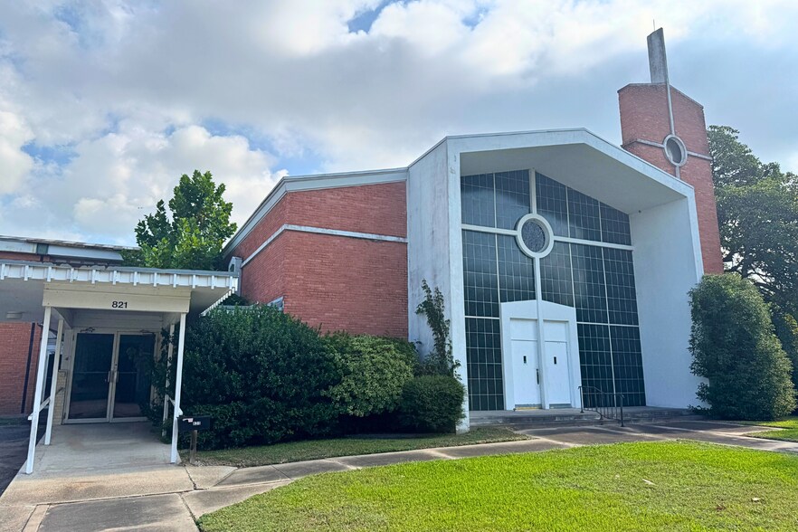 More Photos Of 821 Laurel St, La Marque Religious Facility For Sale