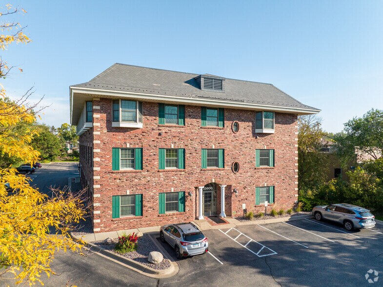 More Photos Of 15600 Wayzata Blvd, Wayzata Unknown For Lease