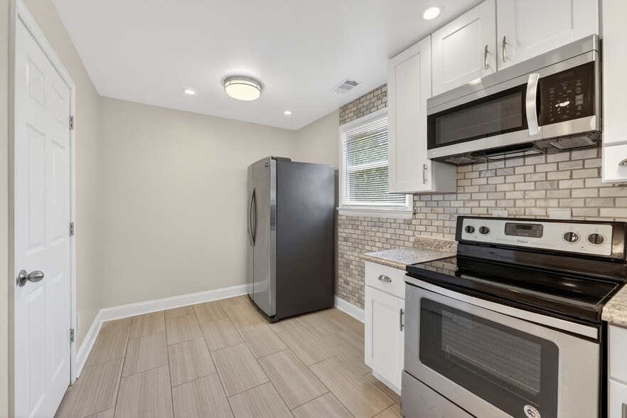 More Photos Of 7205 Livingston Rd, Oxon Hill Office Residential For Sale
