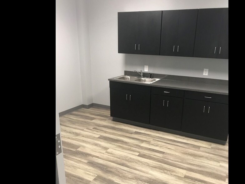 More Photos Of 49 Gordon Rd, Jasper Medical For Lease