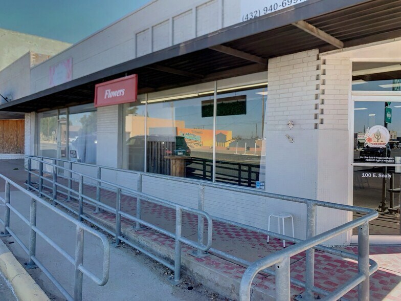 More Photos Of 100 E Sealy Ave, Monahans General Retail For Sale