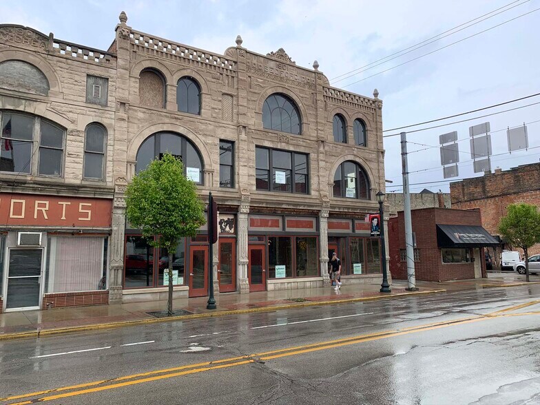More Photos Of 231-237 S Wabash St, Wabash Storefront Retail Office For Sale