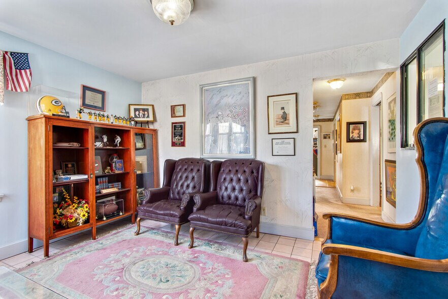 More Photos Of 2025 Clinton St, Buffalo Office For Sale
