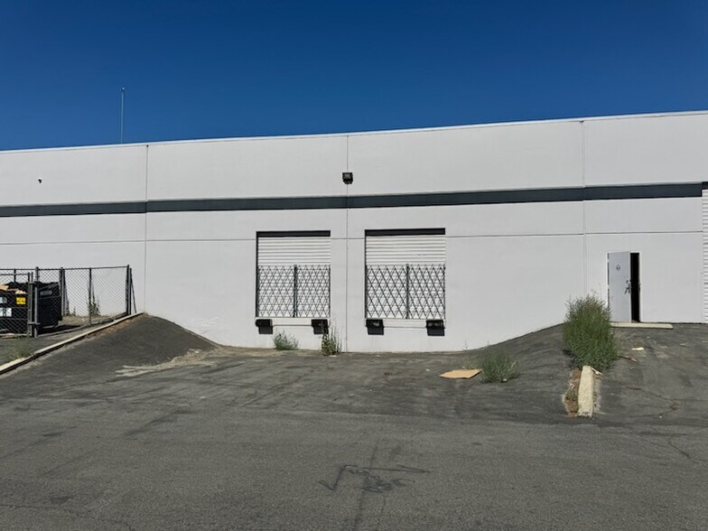 More Photos Of 2500 Pegasus Dr, Bakersfield Manufacturing For Lease