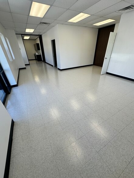 More Photos Of 18519 Imperial Valley Dr, Houston Light Distribution For Lease