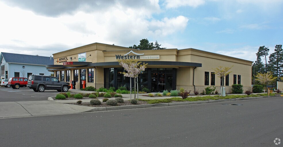 More Photos Of 2775 Highway 101, Florence Storefront Retail Residential For Lease