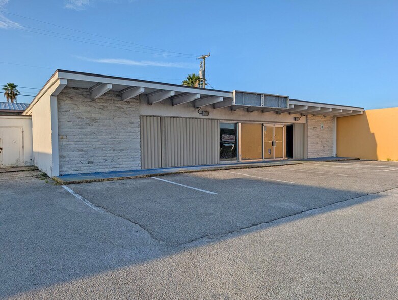 Primary Photo Of 215 5th Ave, Indialantic Convenience Store For Lease