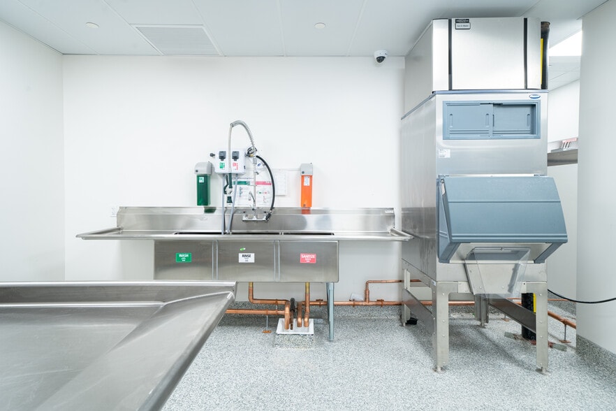 More Photos Of 383 Bridge St, Brooklyn Specialty For Lease