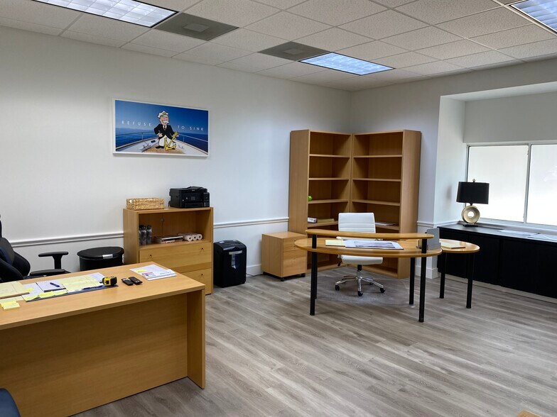 More Photos Of 135 Benning St, Destin Office For Lease