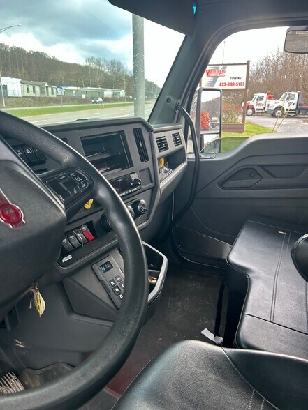 More Photos Of 160 Lynn Rd, Johnson City Manufacturing For Sale