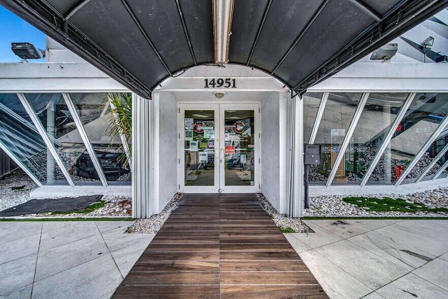 More Photos Of 14951 S Dixie Hwy, Palmetto Bay Freestanding For Lease