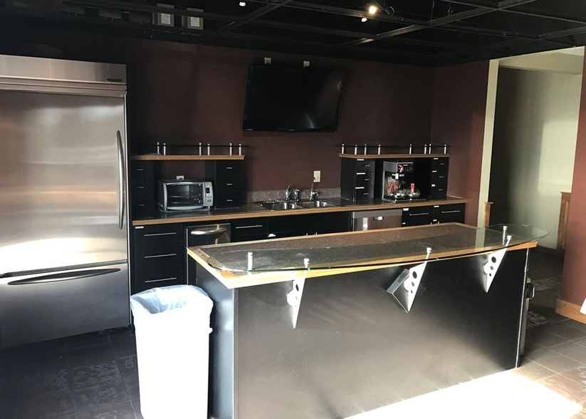 More Photos Of 9482 Wedgewood Blvd, Powell Office For Lease