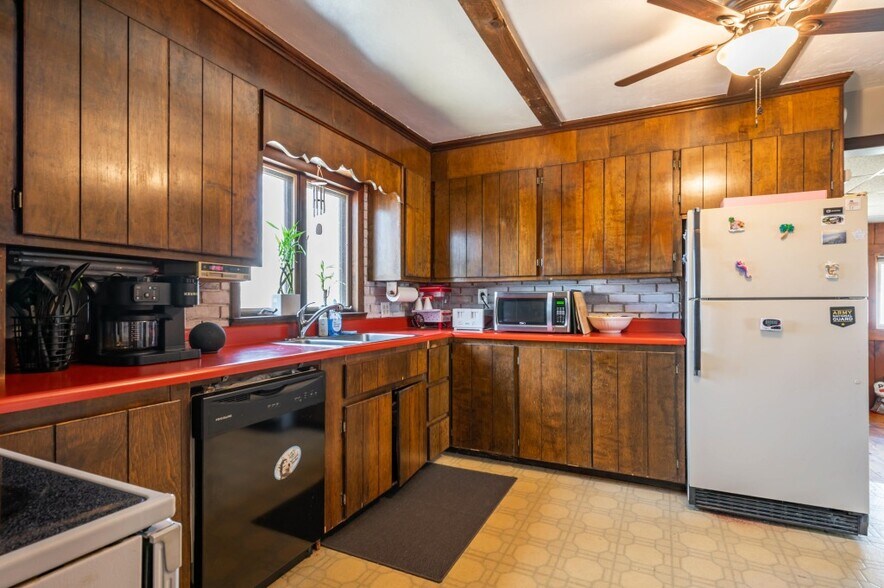 More Photos Of 54 Lowell Rd, Hudson Auto Repair For Sale