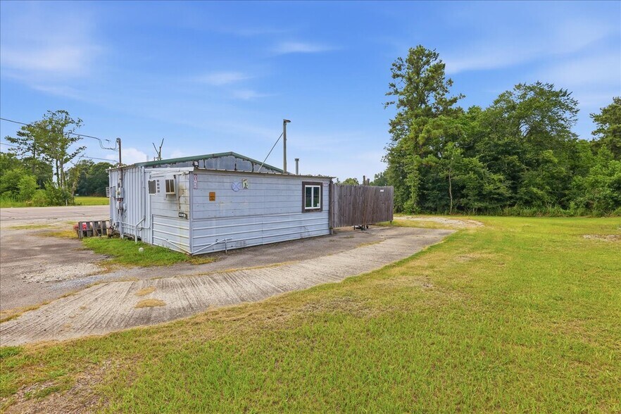 More Photos Of 5720 16th St, Orange Flex For Sale