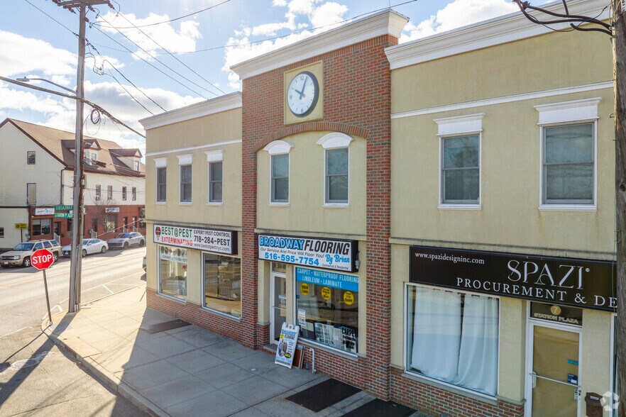 More Photos Of 5 Station Plz, Bethpage Storefront Retail Office For Lease