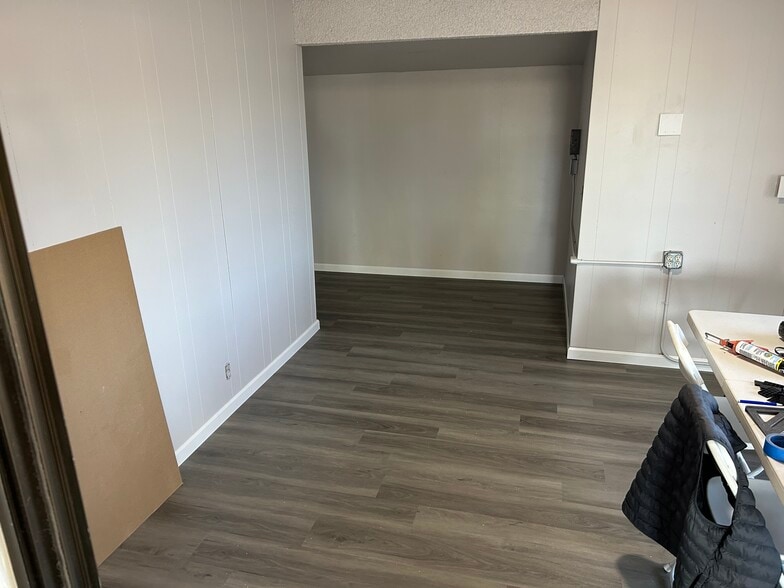 More Photos Of 4810 Westside Rd, Redding Flex For Lease