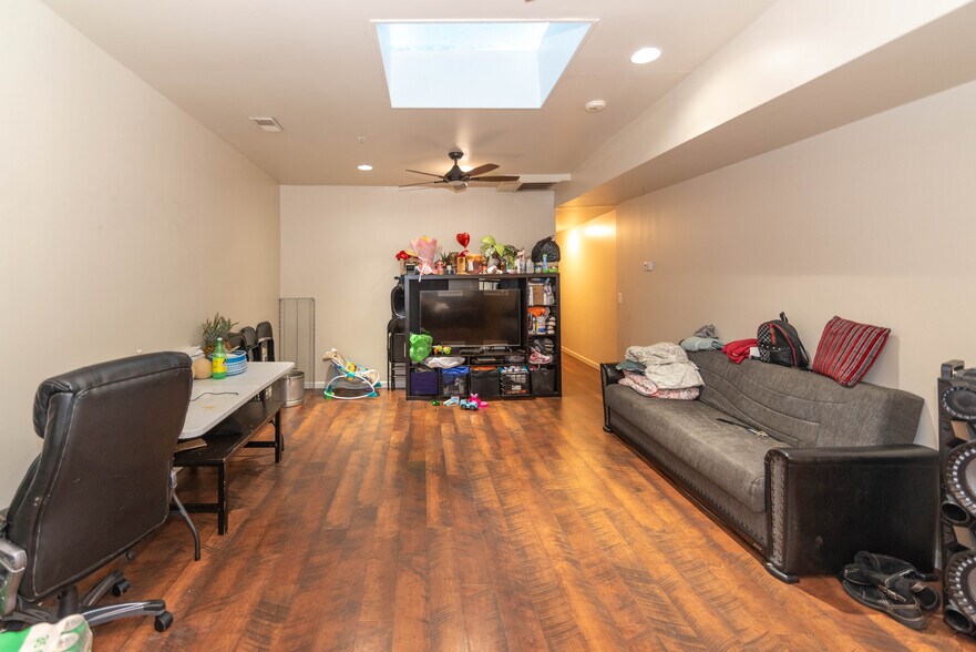 More Photos Of 316 S Broadway, Baltimore Storefront Retail Residential For Sale