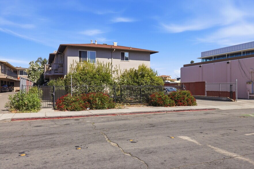 More Photos Of 128 Roosevelt Ave, Redwood City Apartments For Sale