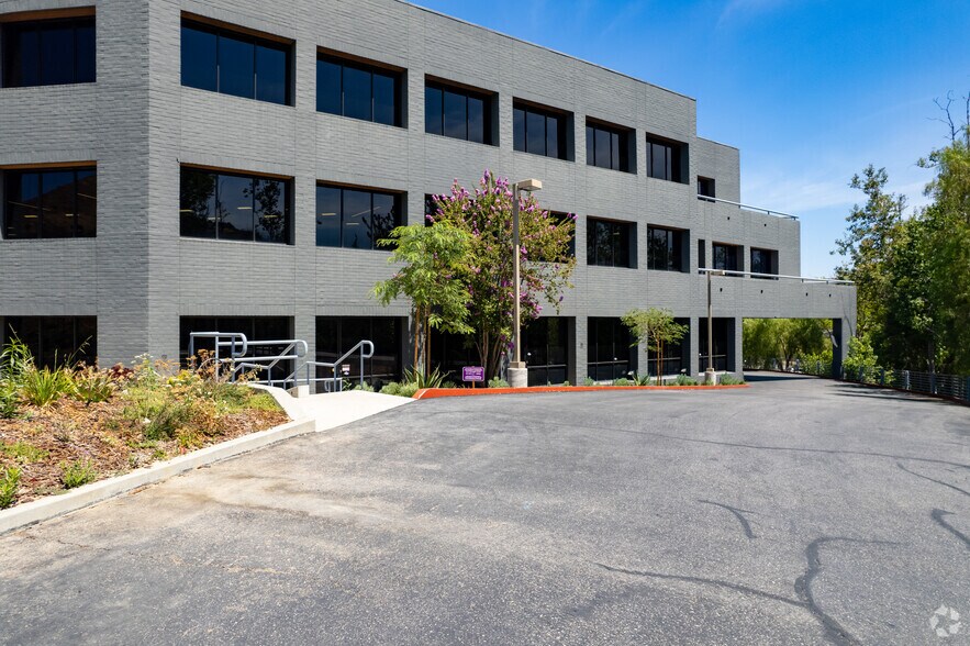 More Photos Of 30851 Agoura Rd, Agoura Hills Loft Creative Space For Lease