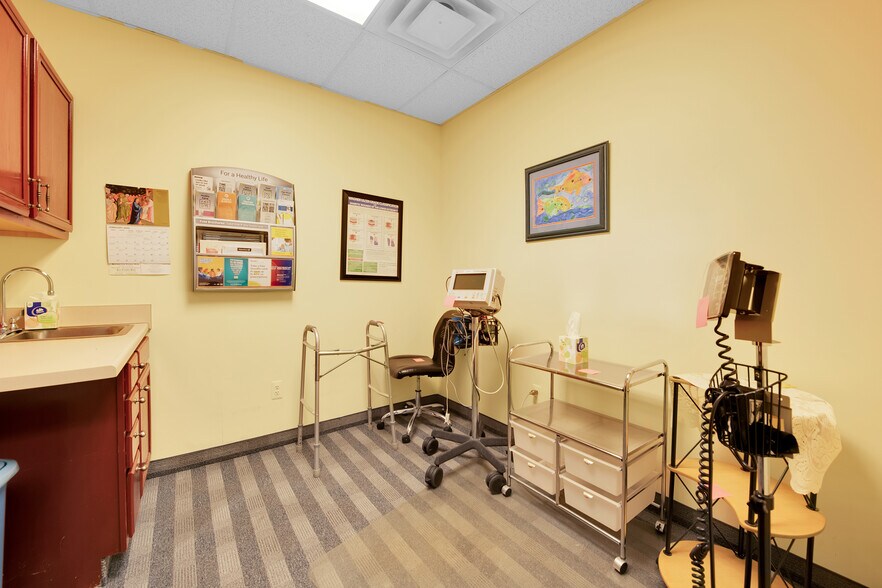 More Photos Of 42490 Garfield Rd, Clinton Township Medical For Lease