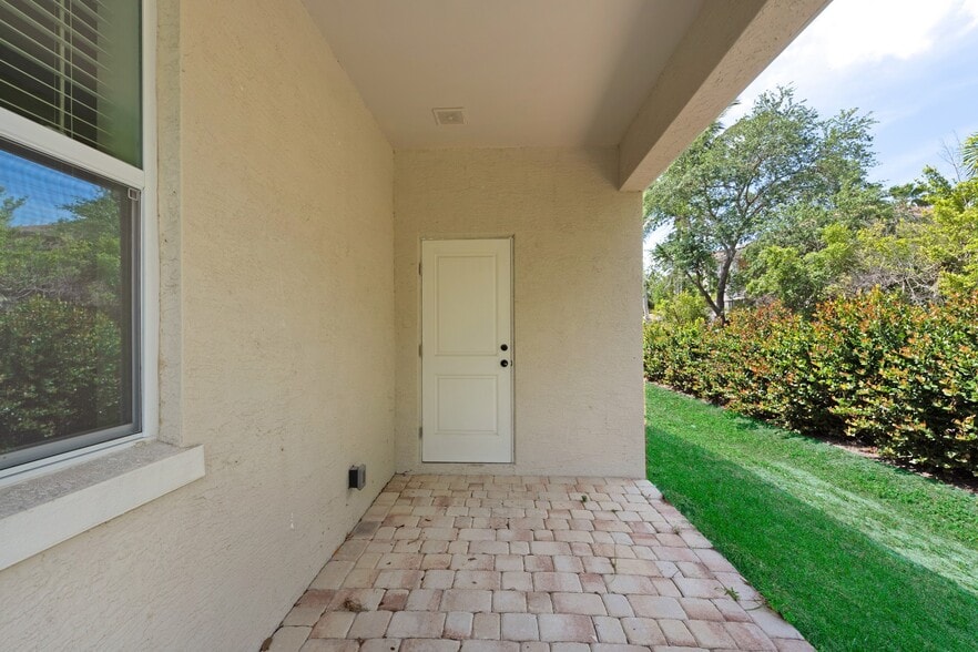 More Photos Of 401 18th St, Vero Beach Apartments For Sale