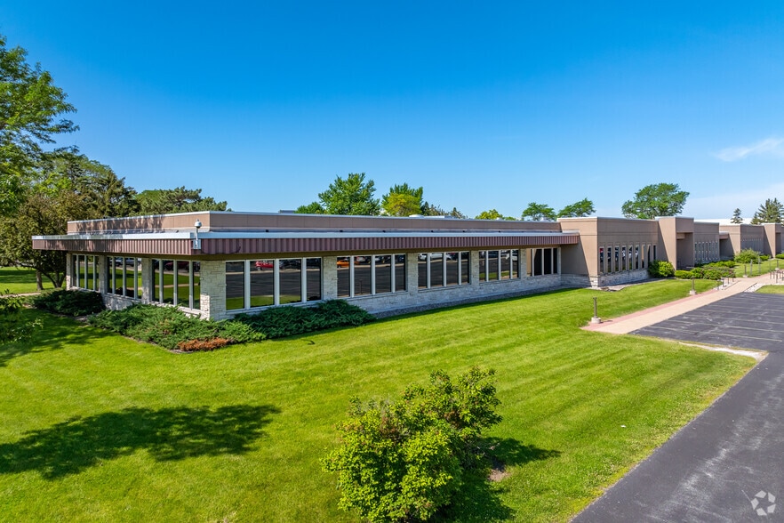 More Photos Of 2001 Marathon St, Neenah Apartments For Sale