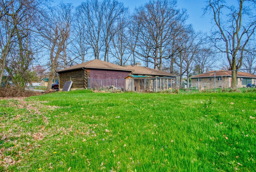 More Photos Of 2324 Hillegas Rd, Fort Wayne Specialty For Sale