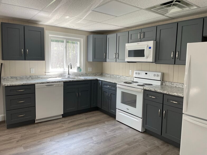 More Photos Of 43 Harrys Dr, Brunswick Office For Lease