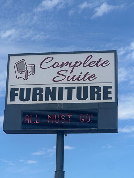 More Photos Of 1911 Fowler St, Richland Department Store For Lease