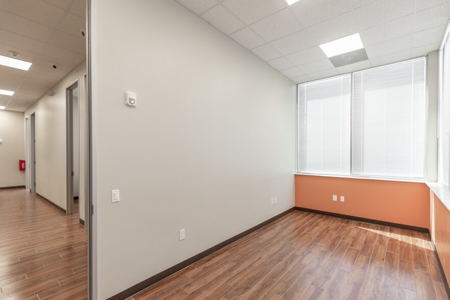 More Photos Of 16422 Stuebner Airline Rd, Spring Medical For Lease