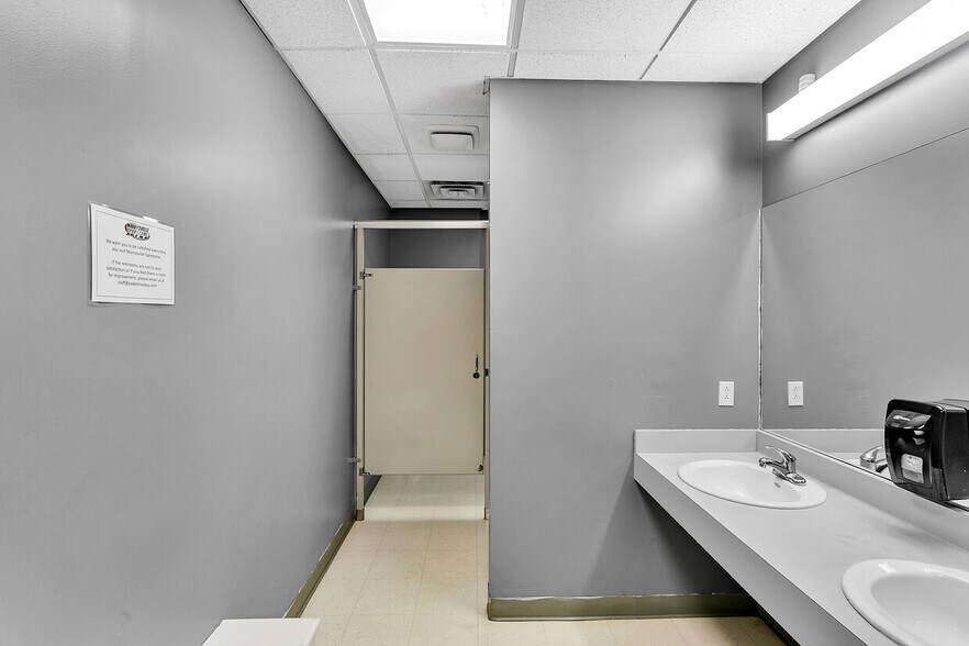 More Photos Of 4491 School Rd S, Murrysville Office For Sale