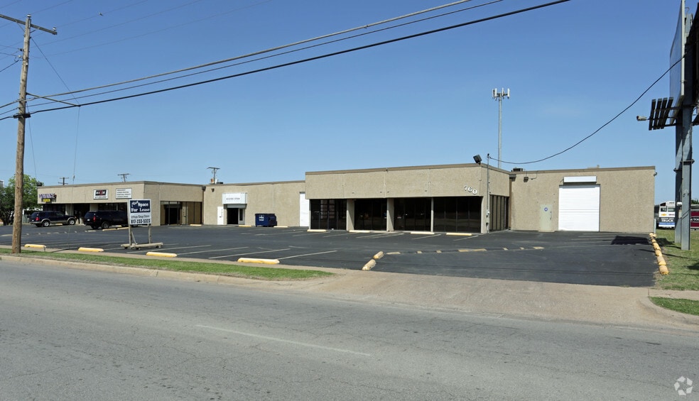 More Photos Of 760-780 N Beach St, Fort Worth Showroom For Lease