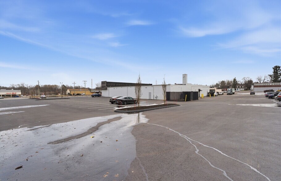 More Photos Of 657 Silas Deane Hwy, Wethersfield Freestanding For Lease