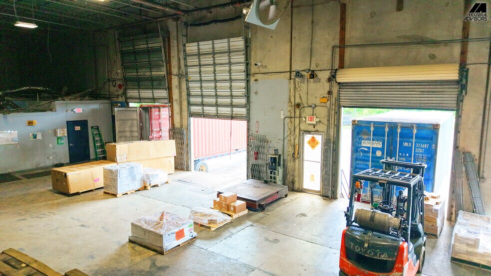 More Photos Of 1361-1363 NW 155th Dr, Miami Warehouse For Lease