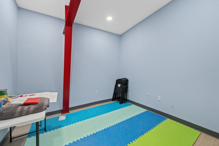More Photos Of 4159 Highway 6, Clifton Showroom For Sale