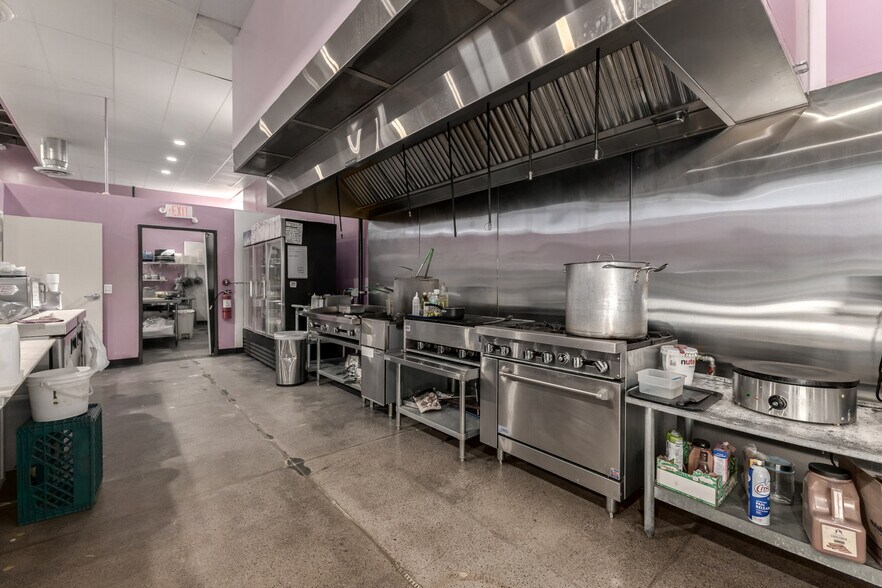 More Photos Of 2533 N 16th St, Phoenix Showroom For Sale