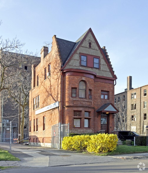 Primary Photo Of 49 W Willis St, Detroit Office For Sale