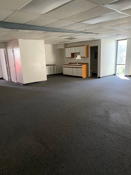 More Photos Of 551 W Crowther Ave, Placentia Warehouse For Lease