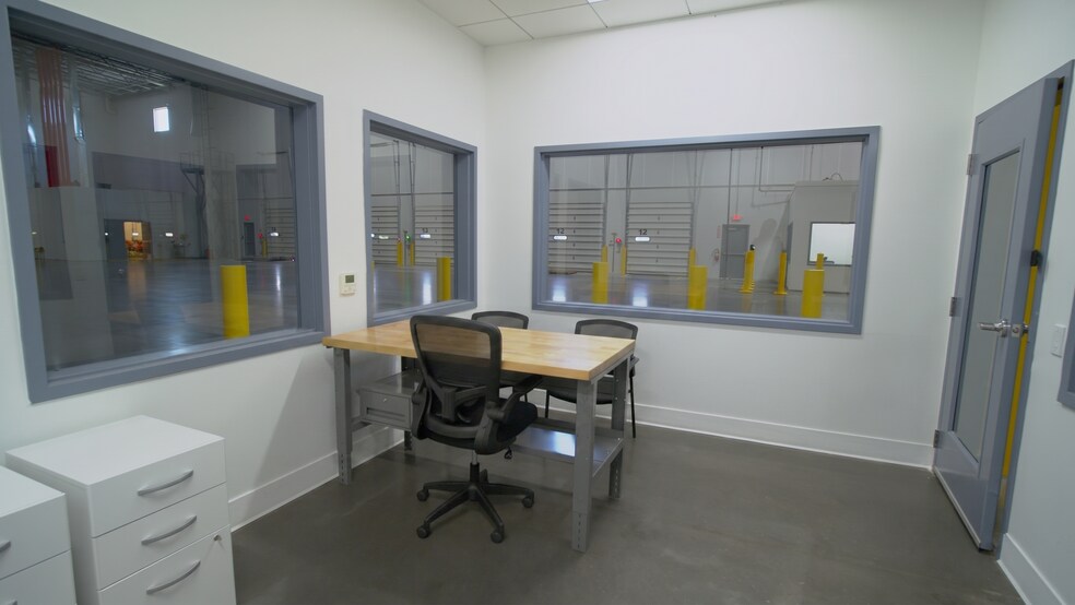 More Photos Of 4555 Oldfield Blvd, Pittston Warehouse For Lease