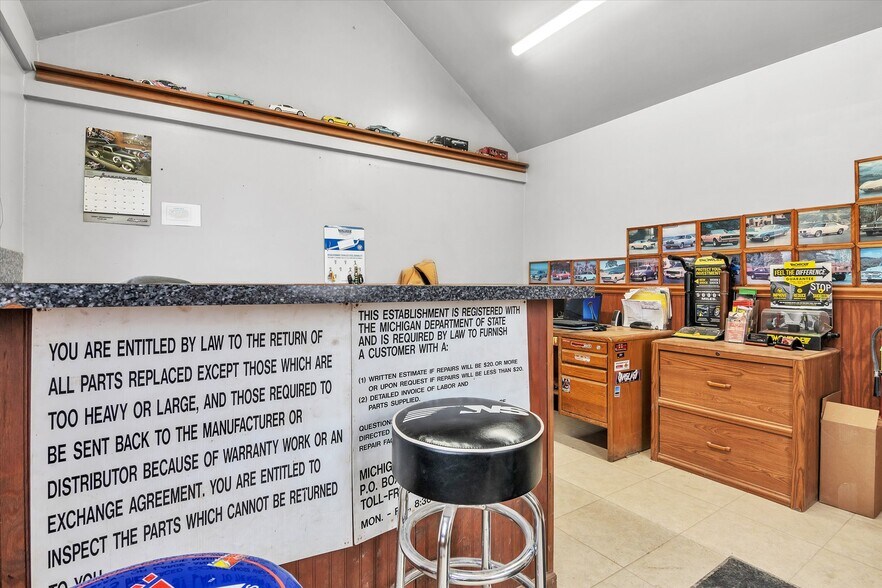 More Photos Of 9846 E Grand River Ave, Brighton Service For Sale