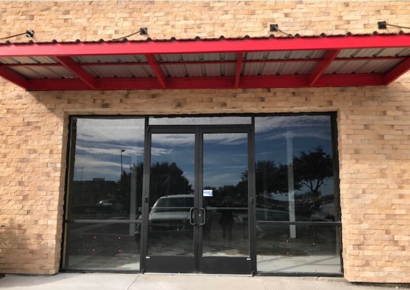 More Photos Of 7901 San Dario Ave, Laredo General Retail For Lease