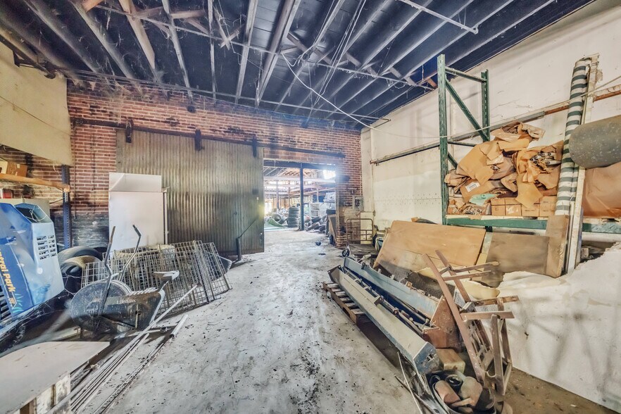 More Photos Of 305 W Trigg Ave, Memphis Warehouse For Sale